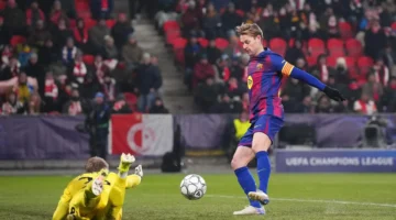 بعد 6 سنوات.. فرينكي دي يونج يسجل هدفاً استثنائياً في شباك سلافيا براجوفيتش